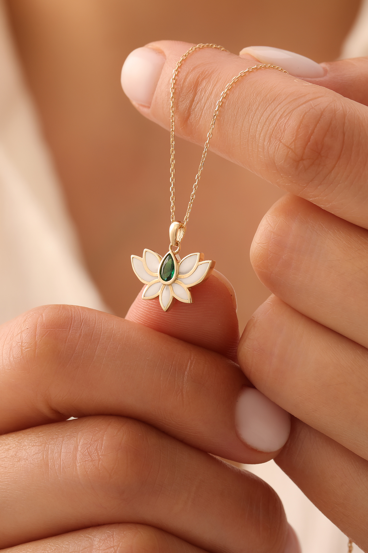 Zümrüt Taşlı Mineli Lotus Kolye - Yavuz Kuyumculuk (3)